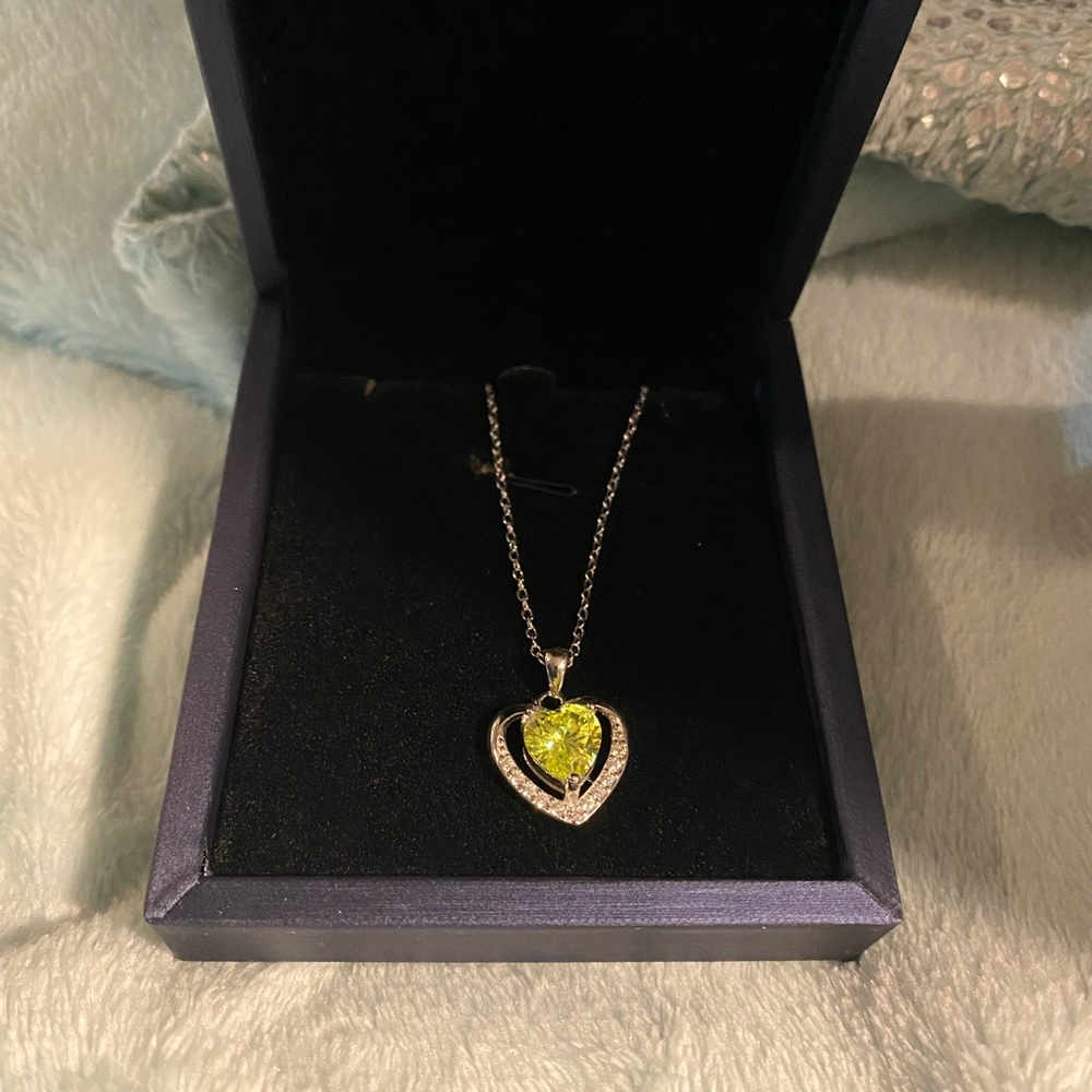 Elegant Heart Pendant Necklace with Peridot Stone
